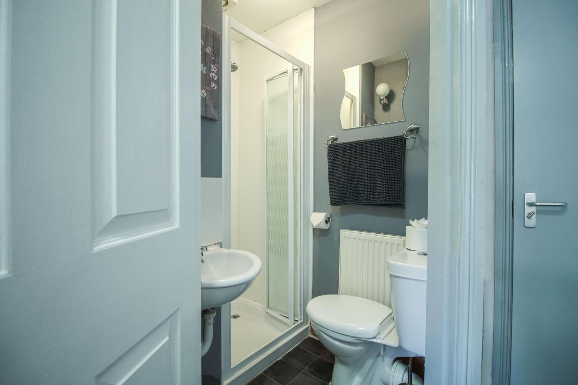 Oyo Hotel Clamart Скънторп Екстериор снимка
