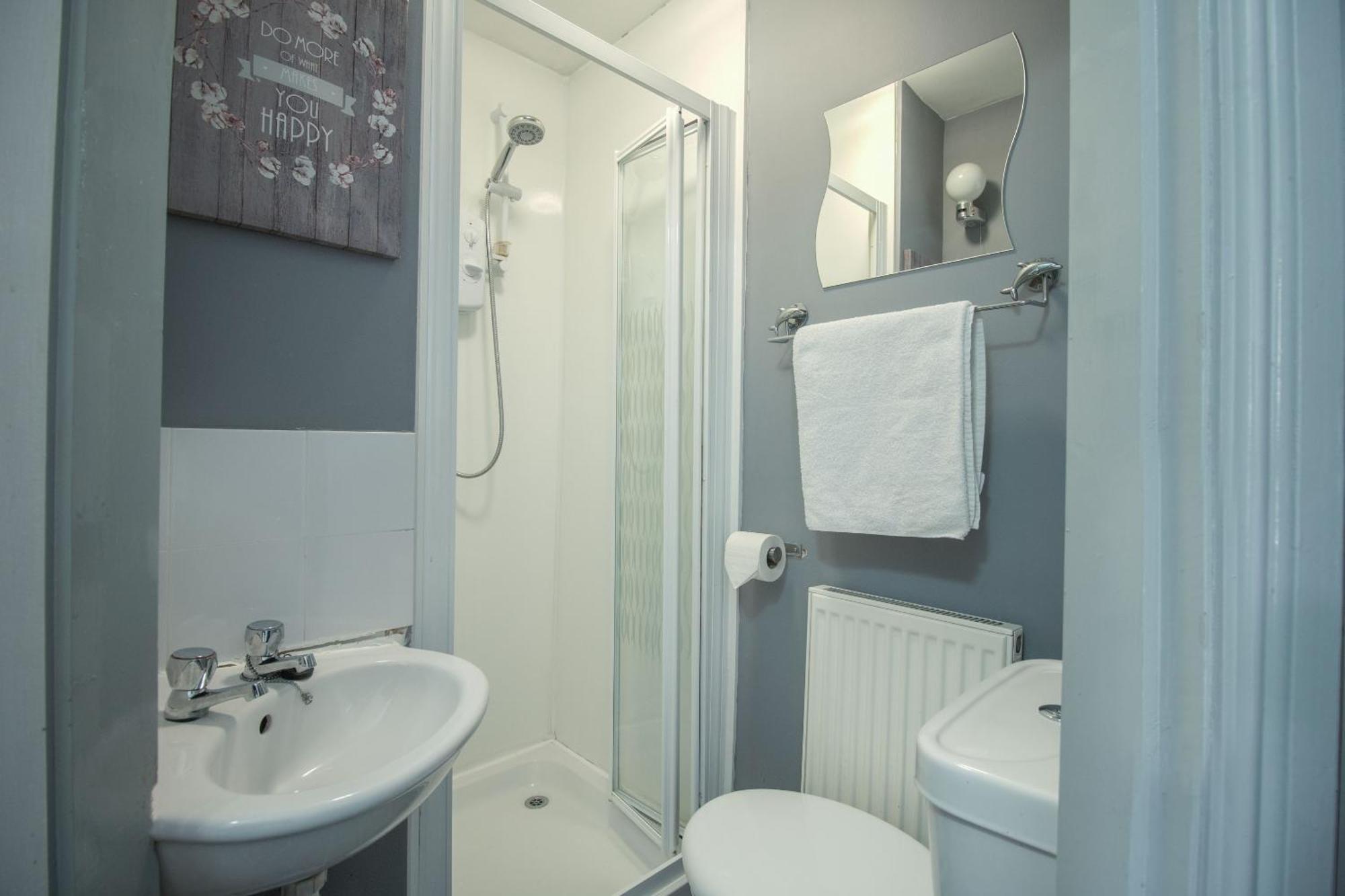 Oyo Hotel Clamart Скънторп Екстериор снимка