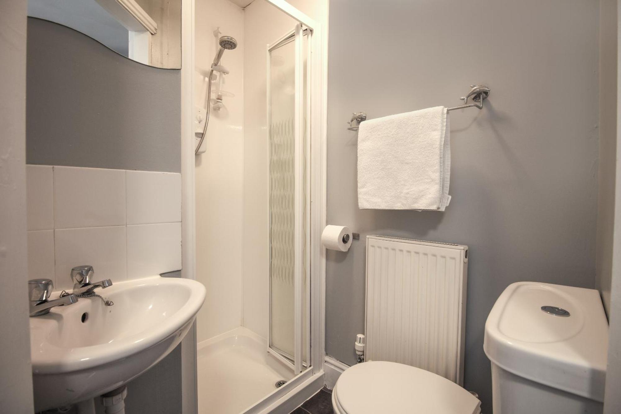 Oyo Hotel Clamart Скънторп Екстериор снимка
