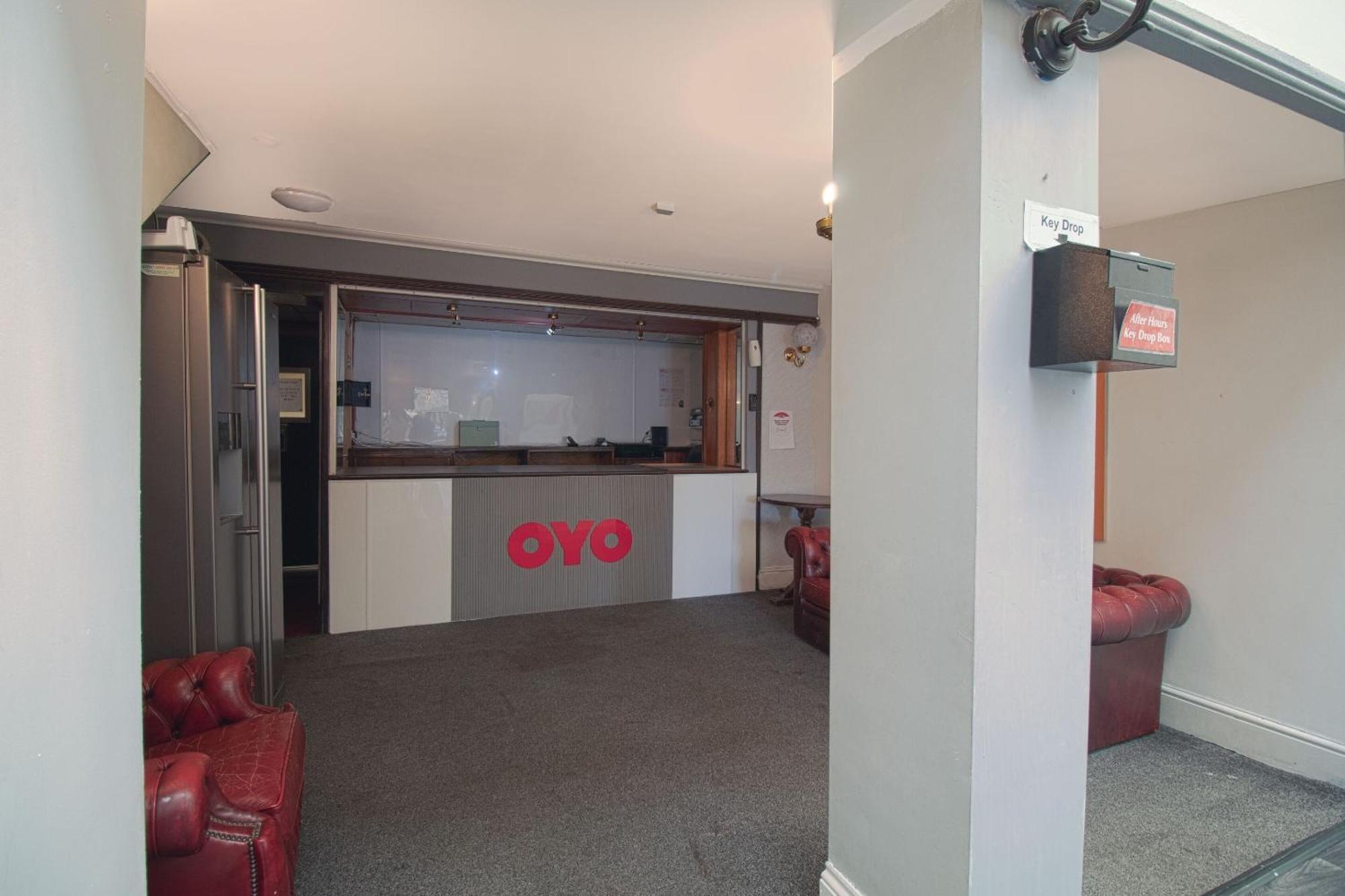 Oyo Hotel Clamart Скънторп Екстериор снимка