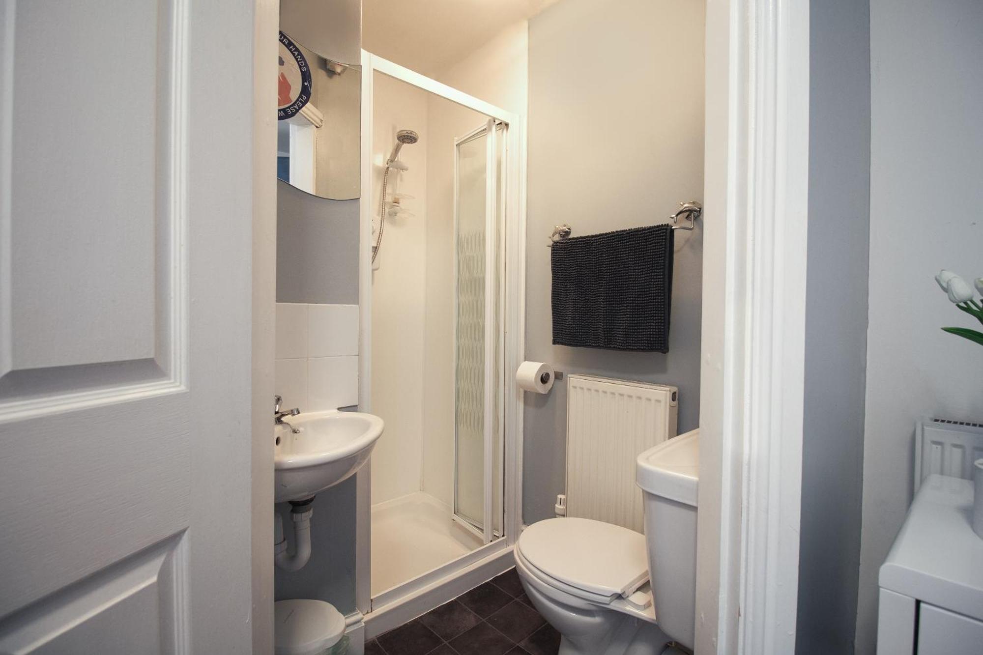 Oyo Hotel Clamart Скънторп Екстериор снимка
