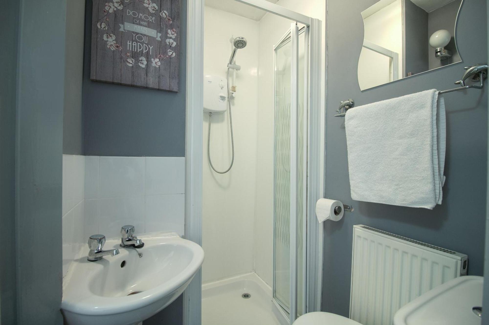 Oyo Hotel Clamart Скънторп Екстериор снимка