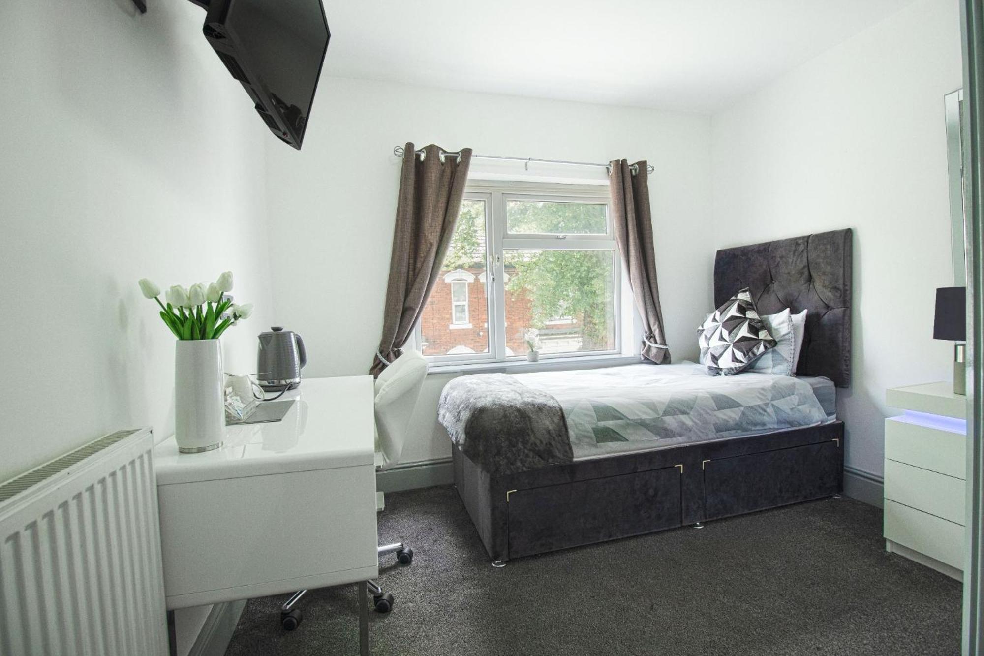 Oyo Hotel Clamart Скънторп Екстериор снимка