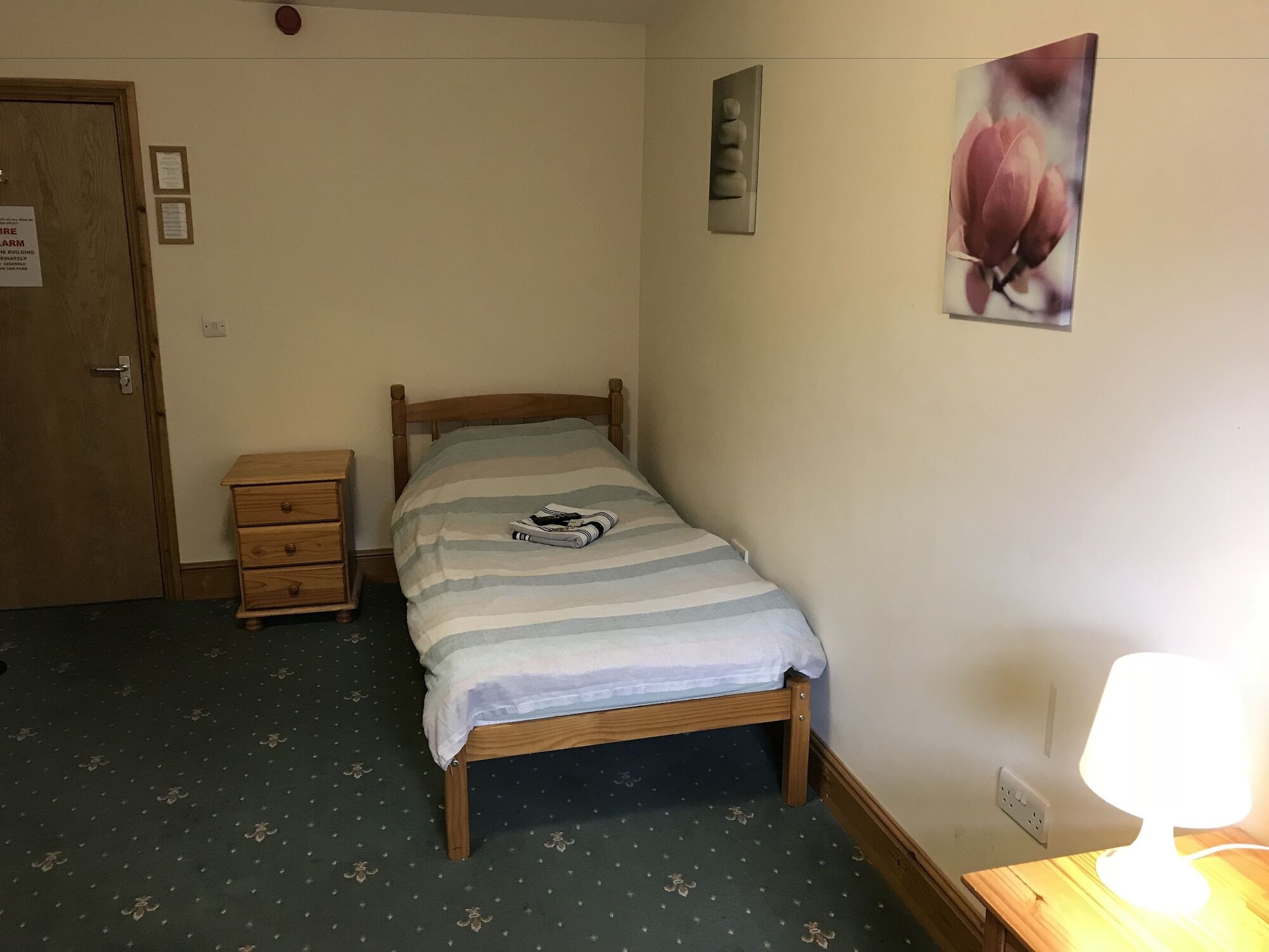 Oyo Hotel Clamart Скънторп Екстериор снимка