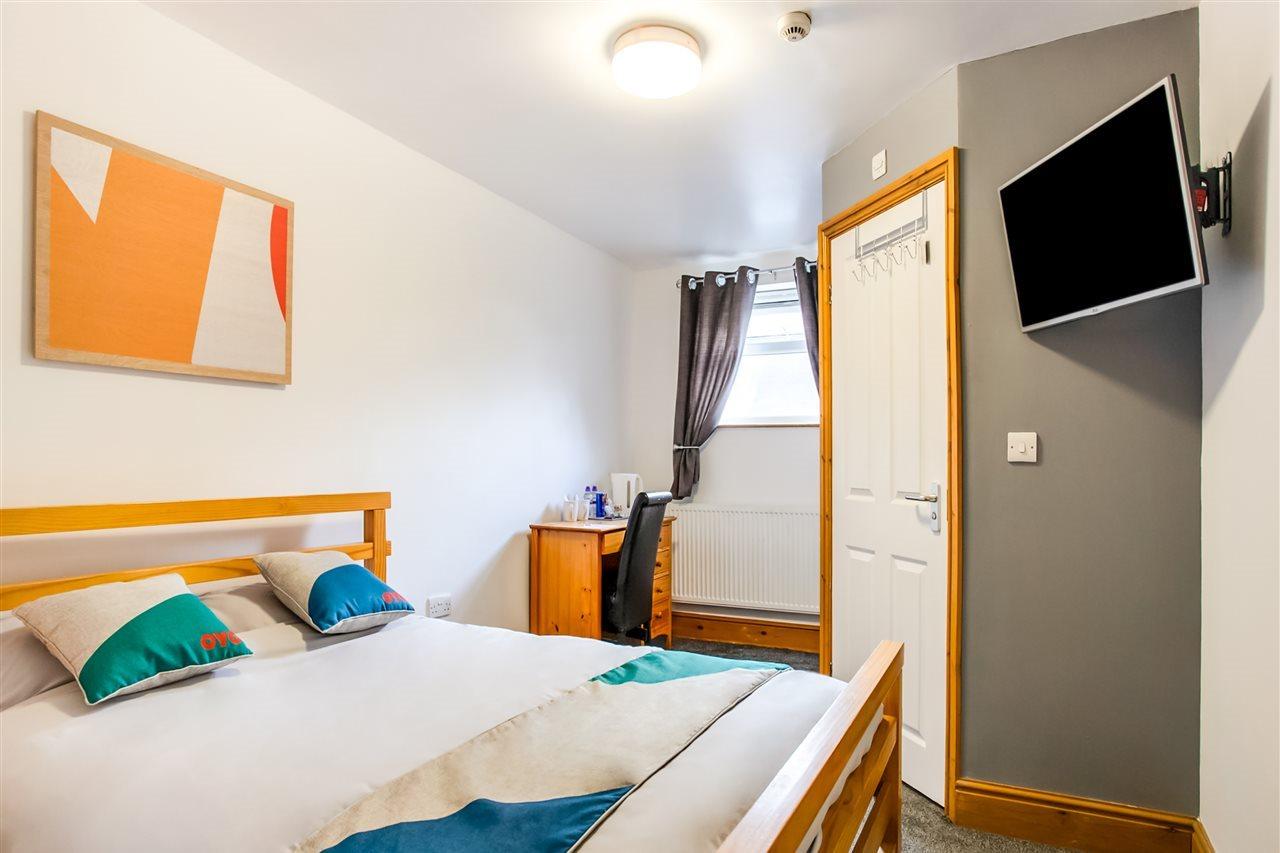 Oyo Hotel Clamart Скънторп Екстериор снимка