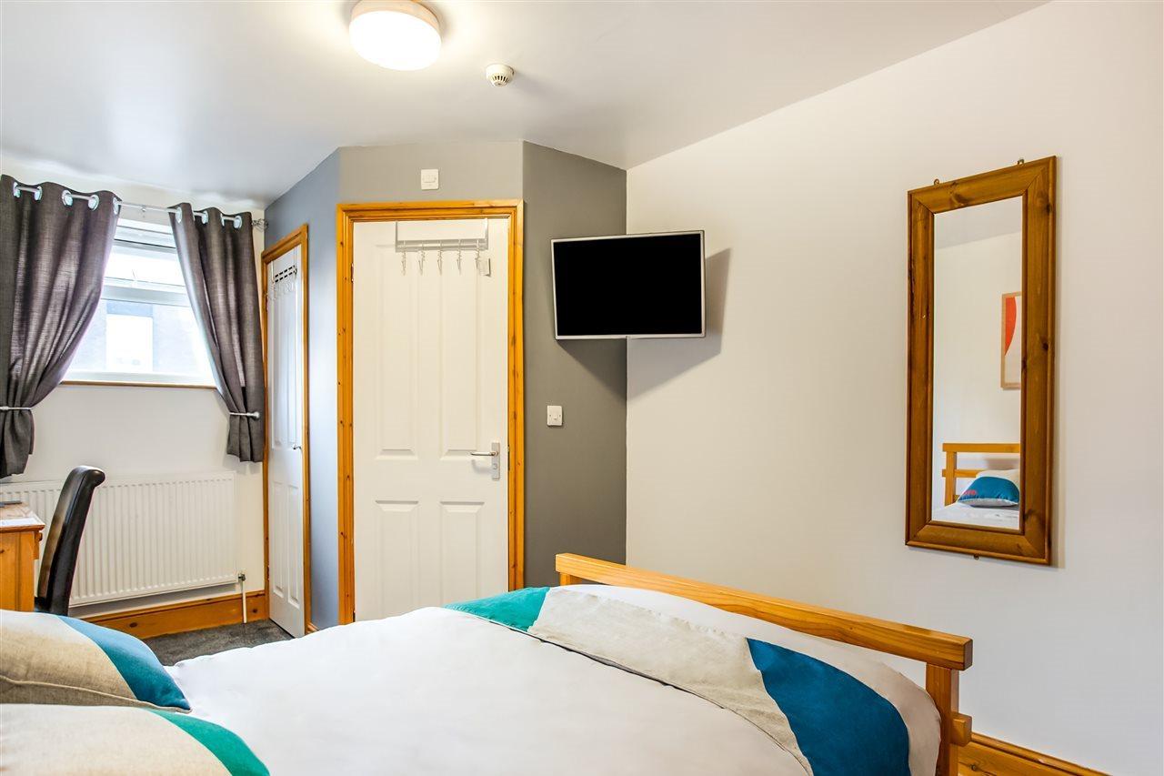 Oyo Hotel Clamart Скънторп Екстериор снимка